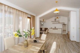 Arvala Apartments - Deluxe apartment with sea view