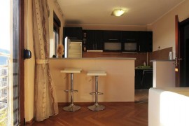 Sunny three-bedroom apartment in Budva