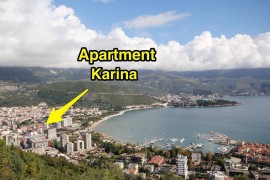 Il Karina Apartment di Budva si trova vicino alla spiaggia e presenta un balcone con vista sul mare.