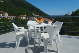 Grazioso appartamento da 1Br con terrazza panoramica sulla baia di Budva