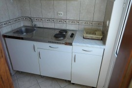 Lux Studio Apartment - 5min from the beach!