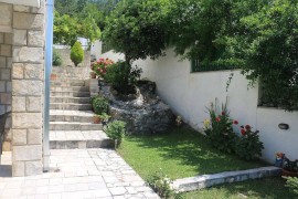 Bella villa con grande piscina privata e splendida vista sul mare e sulle montagne