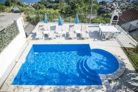 Villa con 4 letti con piscina e splendida vista sul mare