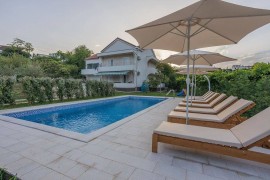 Captivating 4Bd Villa with Outdoor Pool and Garden