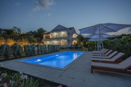 Captivating 4Bd Villa with Outdoor Pool and Garden