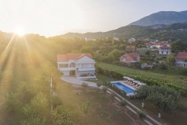 Captivating 4Bd Villa with Outdoor Pool and Garden