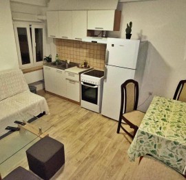 1-bedroom apartment with 3 beds + private parking