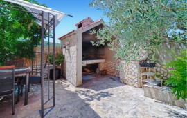 Casa vacanza per 8 persone con terrazza, Croatia, Bilice, Šibenik-Knin