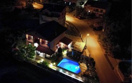 Casa vacanza per 8 persone con terrazza, Croatia, Bilice, Šibenik-Knin