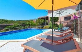 Casa vacanza per 8 persone con terrazza, Croatia, Bilice, Šibenik-Knin