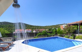 Casa vacanza per 8 persone con terrazza, Croatia, Bilice, Šibenik-Knin