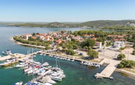 Casa vacanza per 8 persone con terrazza, Croatia, Bilice, Šibenik-Knin