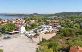 Casa vacanza per 8 persone con terrazza, Croatia, Bilice, Šibenik-Knin