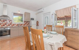 Casa vacanza per 4 persone con terrazza, Croatia, Bilice, Šibenik-Knin