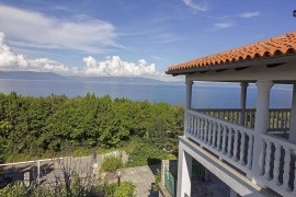 Appartamento con terrazzo e vista mare