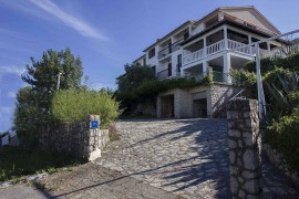 Appartamento con terrazzo e vista mare