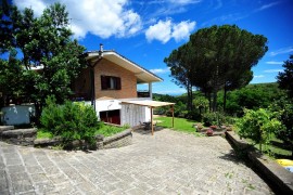 Villa con piscina tra le colline del lago di Bracciano, Italia, Manziana, Lago di Bracciano