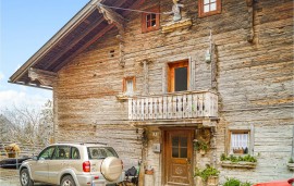 Appartamento con vista sulle montagne, parcheggio e terrazza