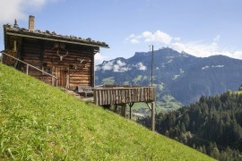 Chalet 'Griawanghütt'n Zillertal' con vista sulle montagne, terrazza privata e balcone