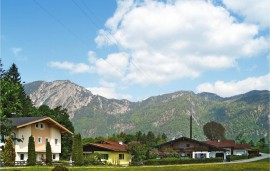 Appartamento con vista sulle montagne, parcheggio e terrazza