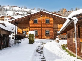 Two semi-detached chalets for travelling groups