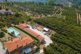 Elegante appartamento per 18 ospiti con Wifi, piscina, patio, animali ammessi e parcheggio, Italia, Cortemilia, Langhe