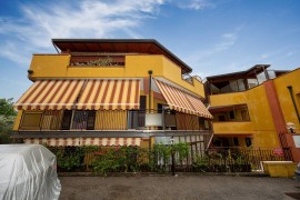 Casa vacanze 'Terrazza Mare - Rosa Dei Venti' con terrazza privata, balcone e aria condizionata, Italia, Marina di Caronia, Caronia