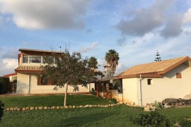 Villa ben arredata in stile spagnolo, Santa Maria de Focallo, Italy, Ispica, Provincia di Ragusa