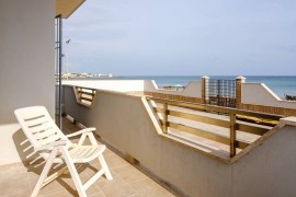 Appartamento sulla spiaggia Casa Vacanza Maria con vista mare e balcone, Italy, Casalabate, Provincia di Lecce